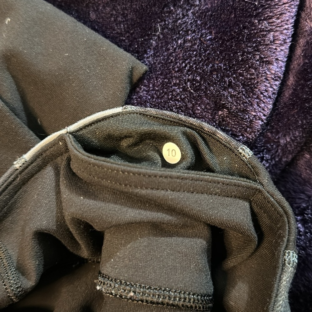 Lululemon Soul Cycle Black Legging W/ gold lightning bolt Size 10 - Picture 5 of 7
